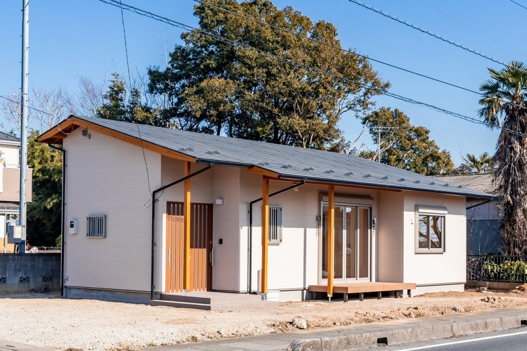 大型パネルの平屋住宅